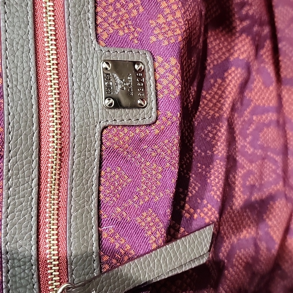MCM Elegant Gray Leather Tote Bag MADE IN ITALY - Picture 9 of 13